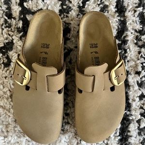 NEVER WORN BIRKENSTOCK BIG BUCKLE BOSTON CLOG SIZE 38 COLOR KHAKI